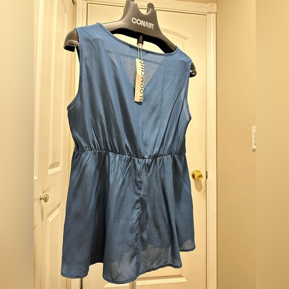 BloomChic Plus Size Supersoft Essentials Plain V Neck Twist Front Tank Top - Picture 4 of 6